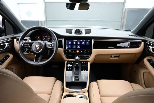 Certified 2025 Porsche Macan AWD/4WD image 20