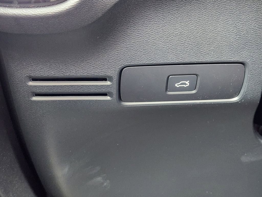 New 2026 Volvo XC40 B5 Core w/ Climate Package image 12