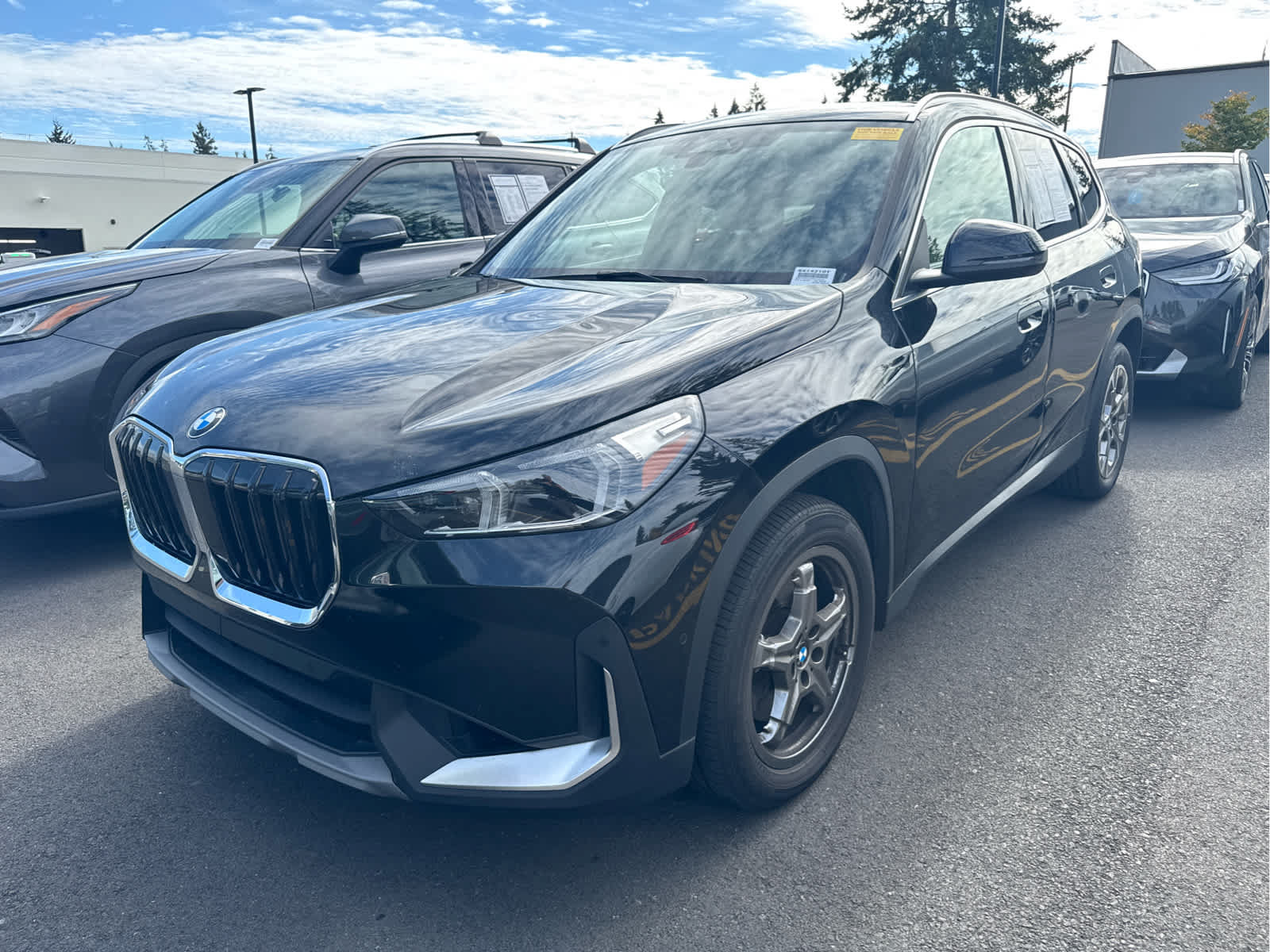 Used 2023 BMW X1 xDrive28i AWD/4WD image 3