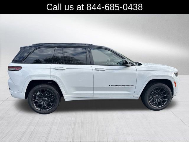 New 2025 Jeep Grand Cherokee Summit image 4
