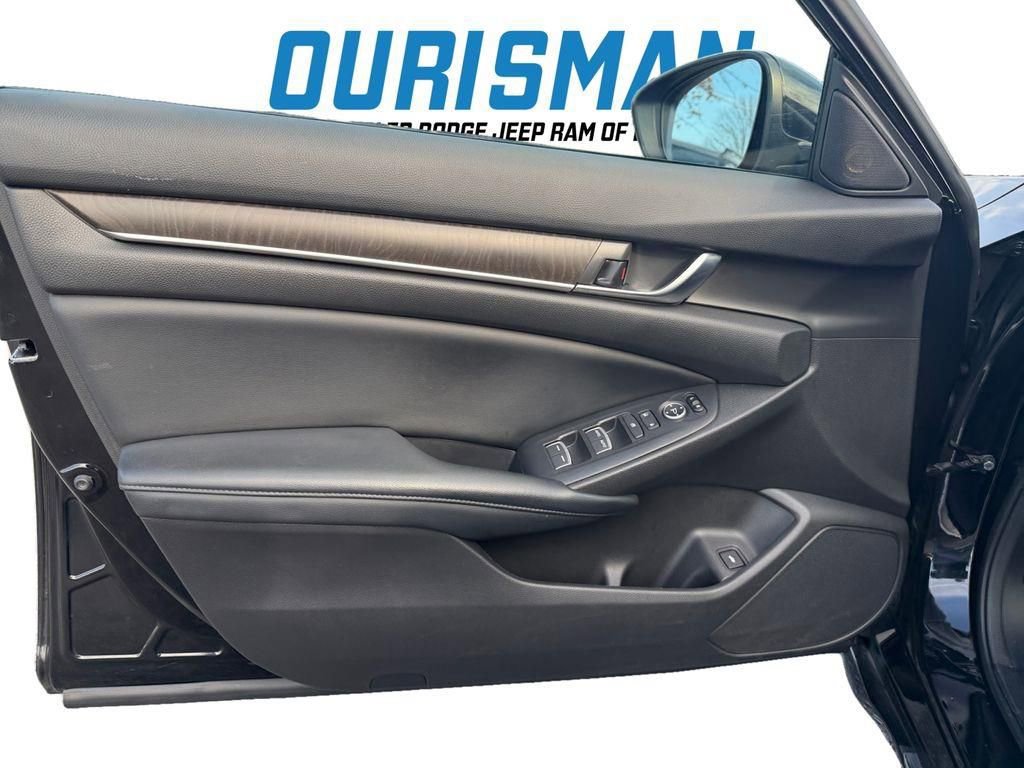 Used 2018 Honda Accord EX image 17