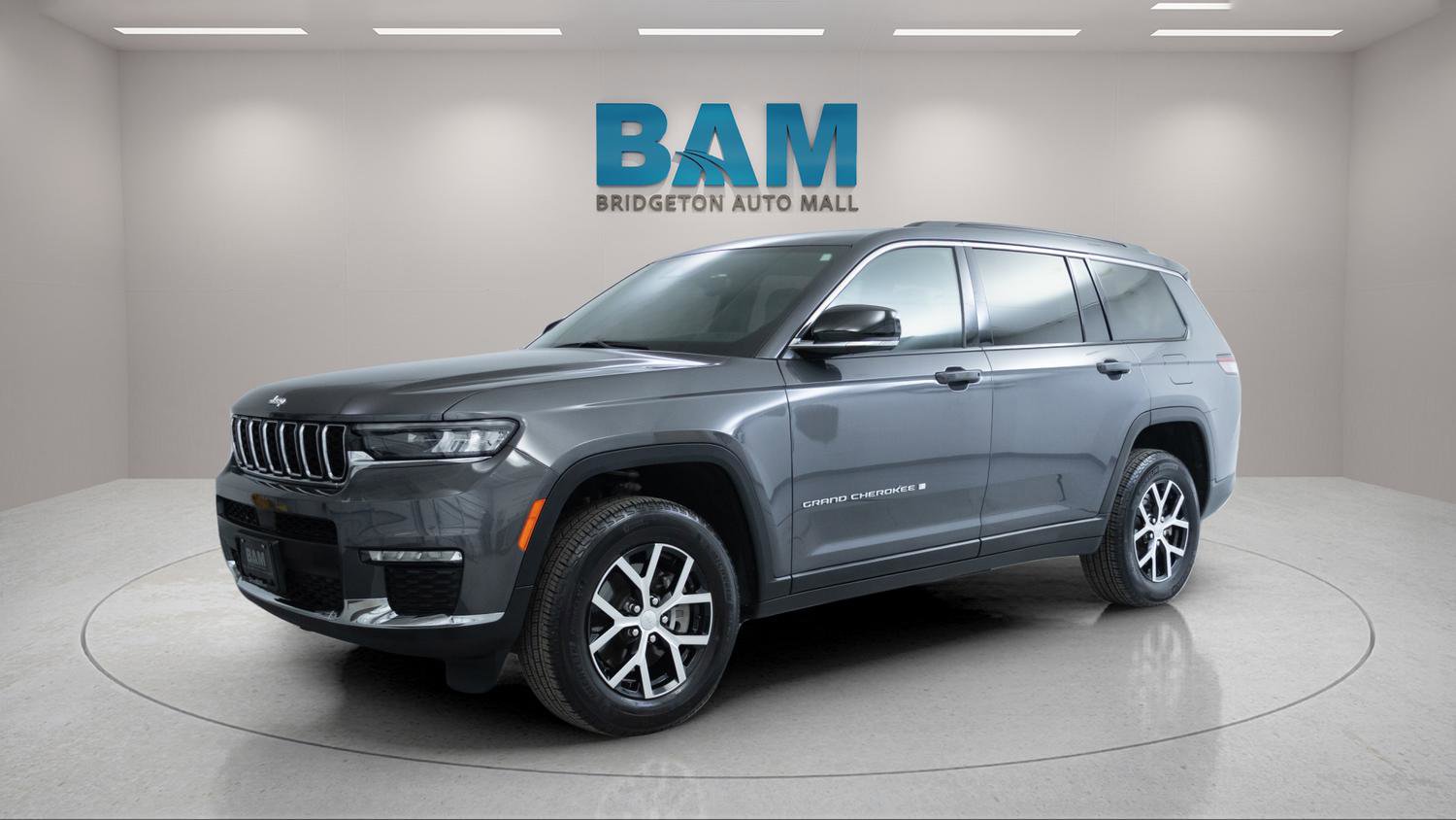 Used 2024 Jeep Grand Cherokee L Limited AWD/4WD image 3
