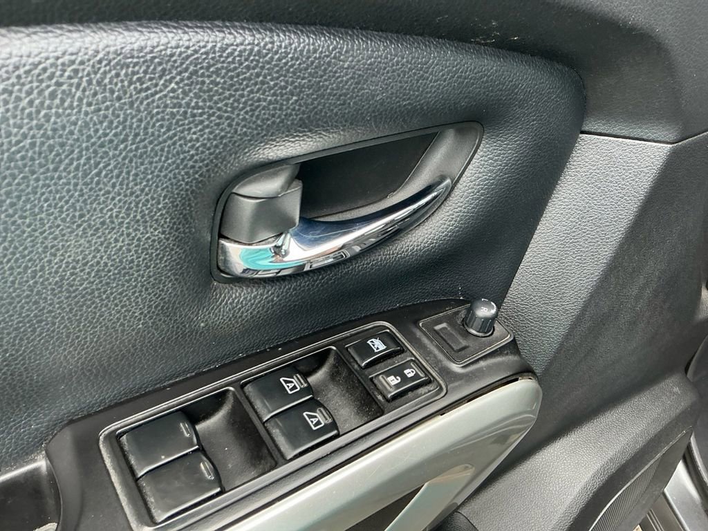 Used 2018 Nissan Titan SV AWD/4WD image 16