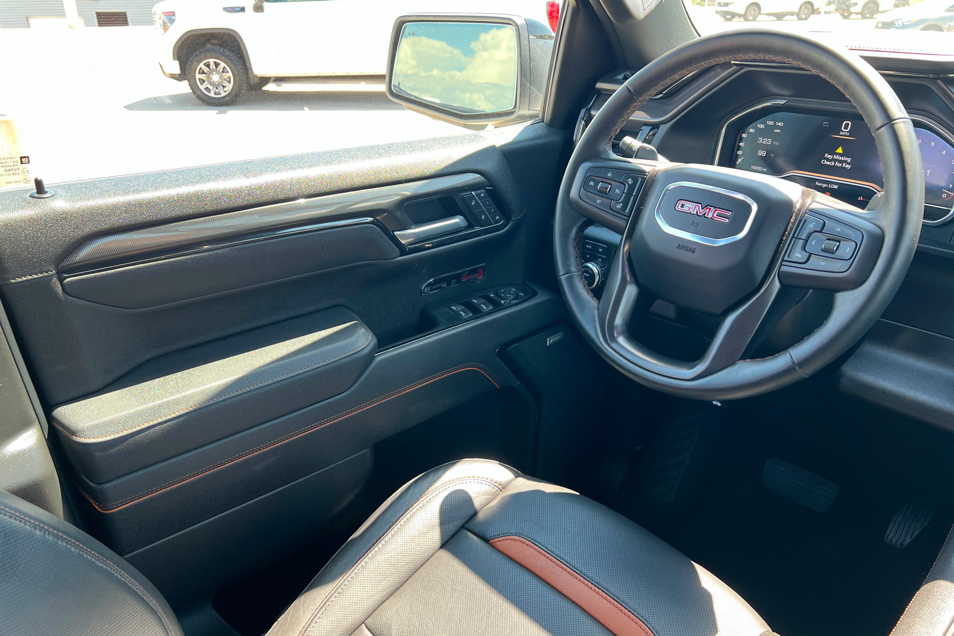 Used 2025 GMC Sierra 1500 AT4 AWD/4WD image 12