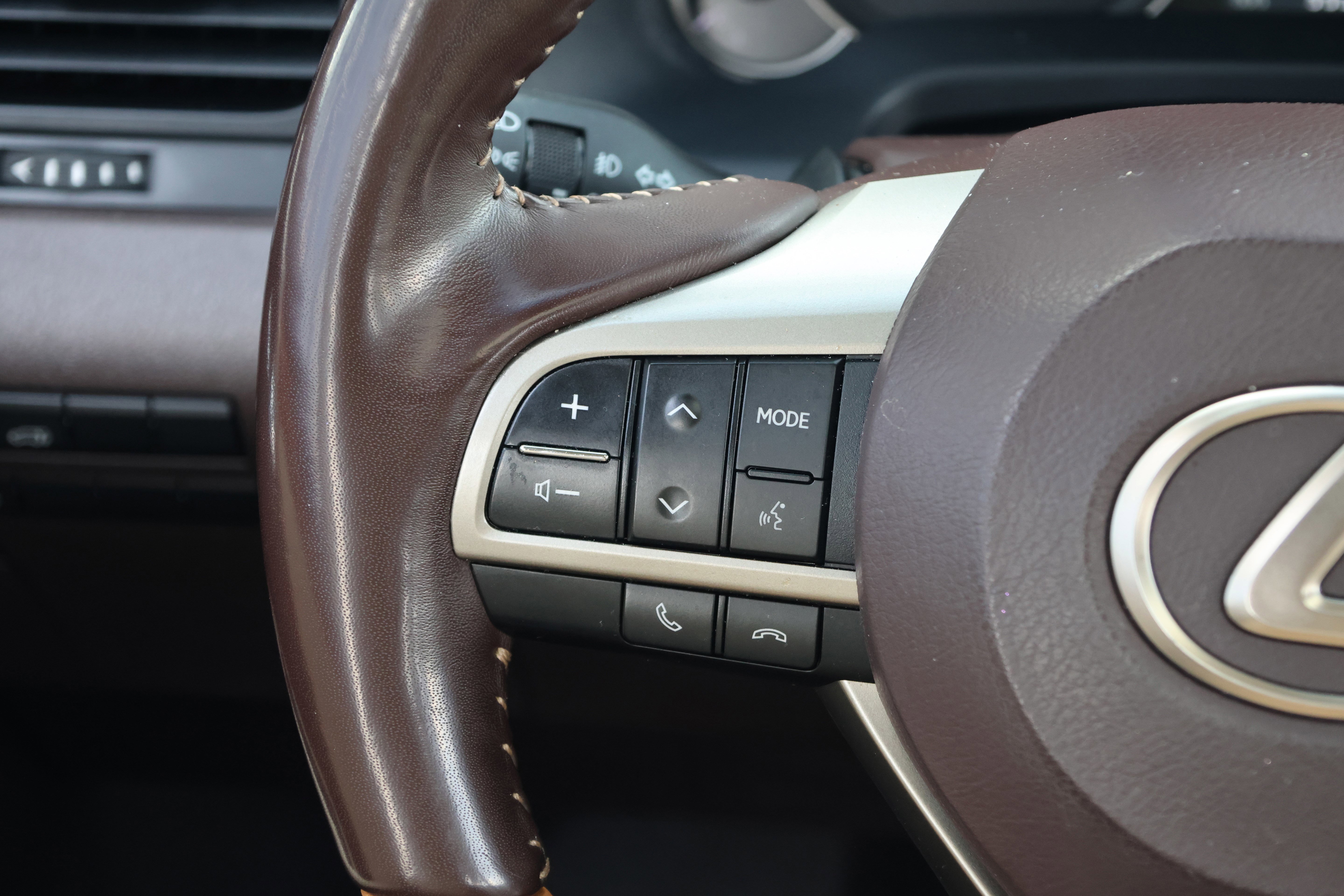 Used 2019 Lexus RX 350 FWD w/ Premium Package image 18