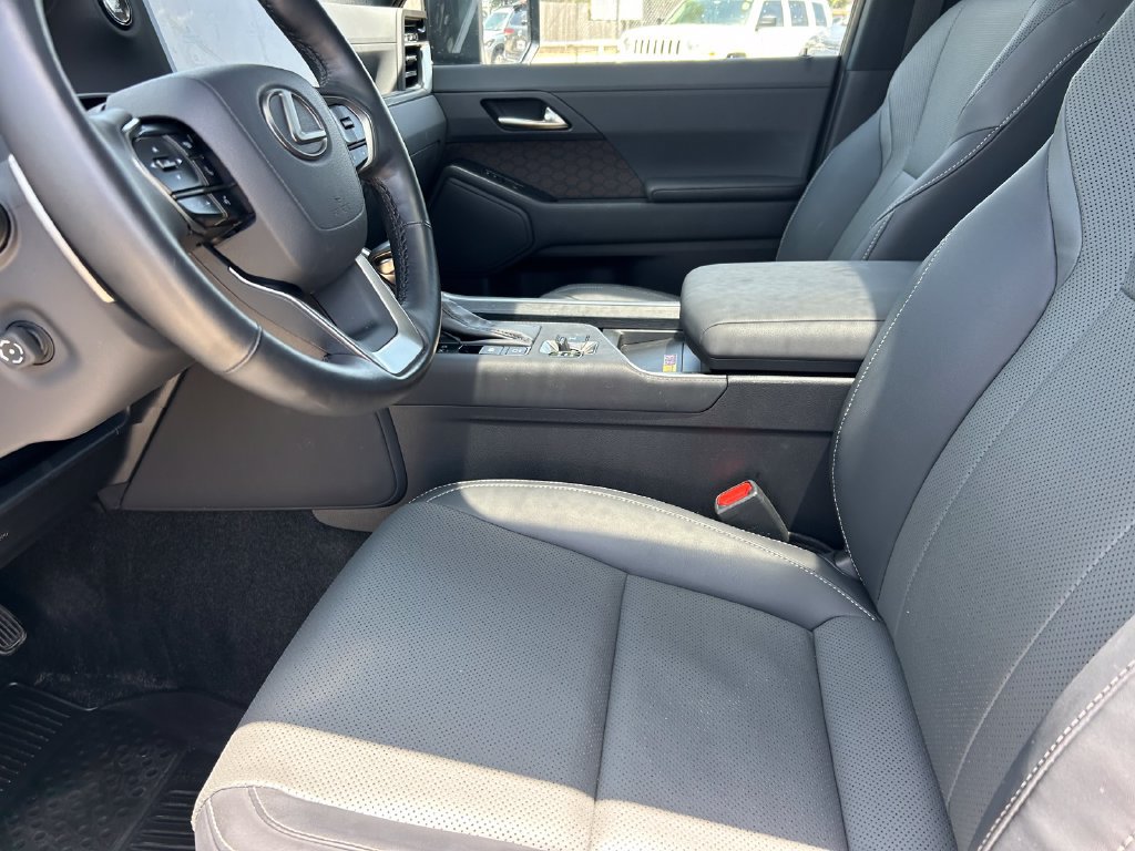 Used 2024 Lexus GX 550 w/ Accessory Package (Z1) AWD/4WD image 11