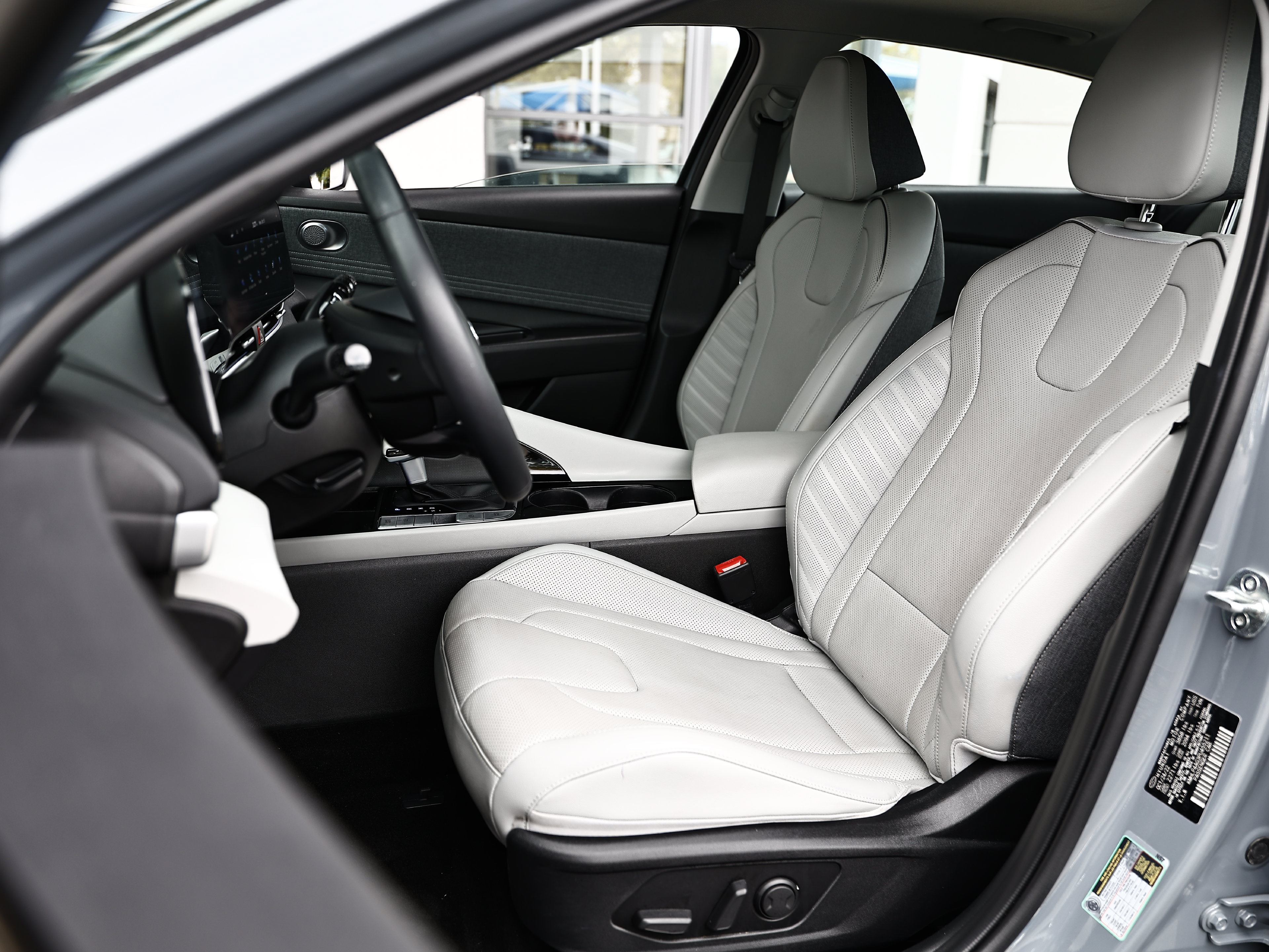 Used 2023 Hyundai Elantra Limited FWD image 22