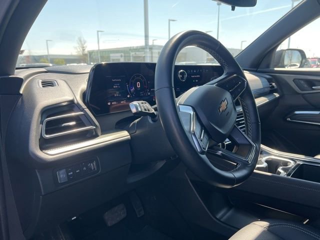 Used 2025 Chevrolet Traverse LT AWD/4WD image 9