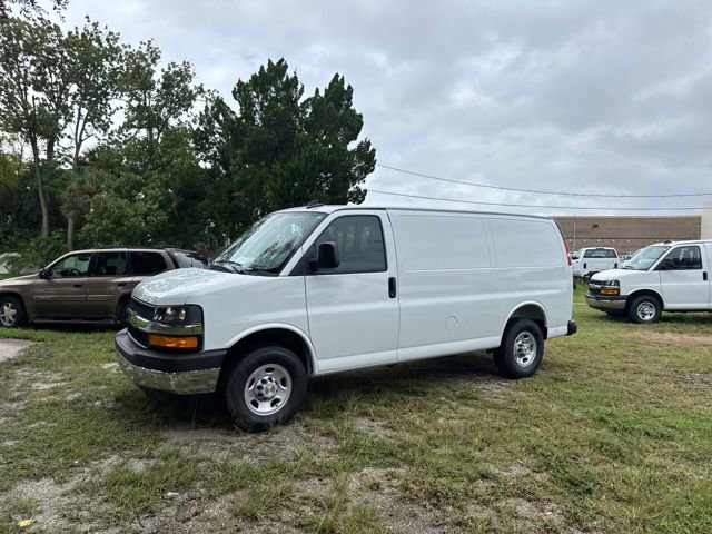 New 2025 Chevrolet Express 2500 Work Van 3D Cargo Van w/ Driver Convenience Package RWD image 3