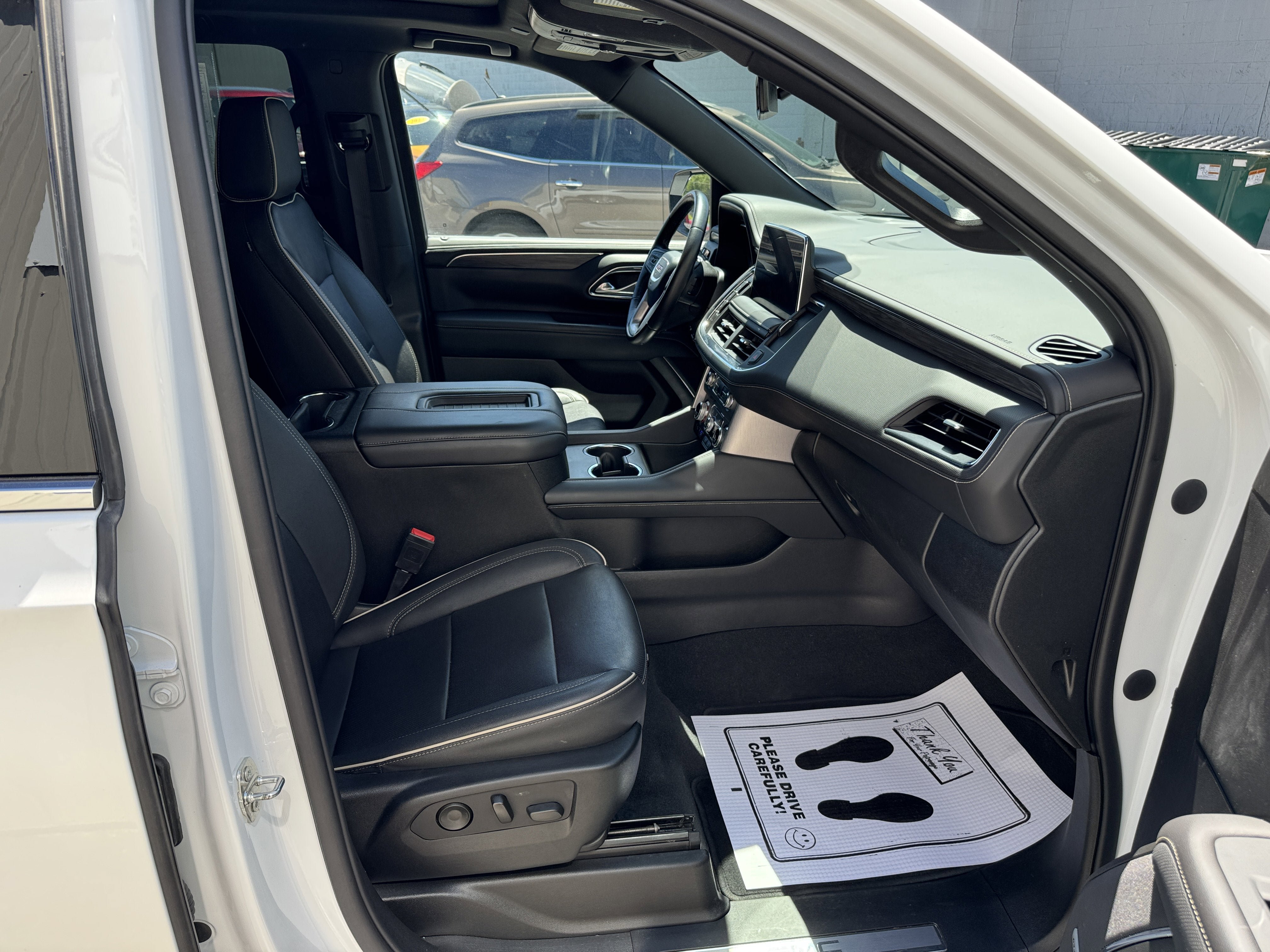Used 2023 GMC Yukon SLT AWD/4WD image 25