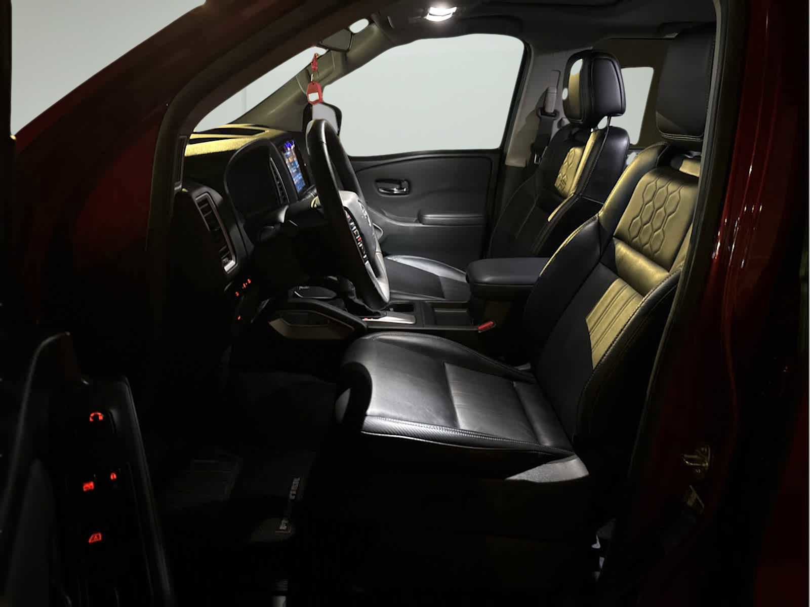 Used 2024 Nissan Frontier SL w/ Technology Package image 9