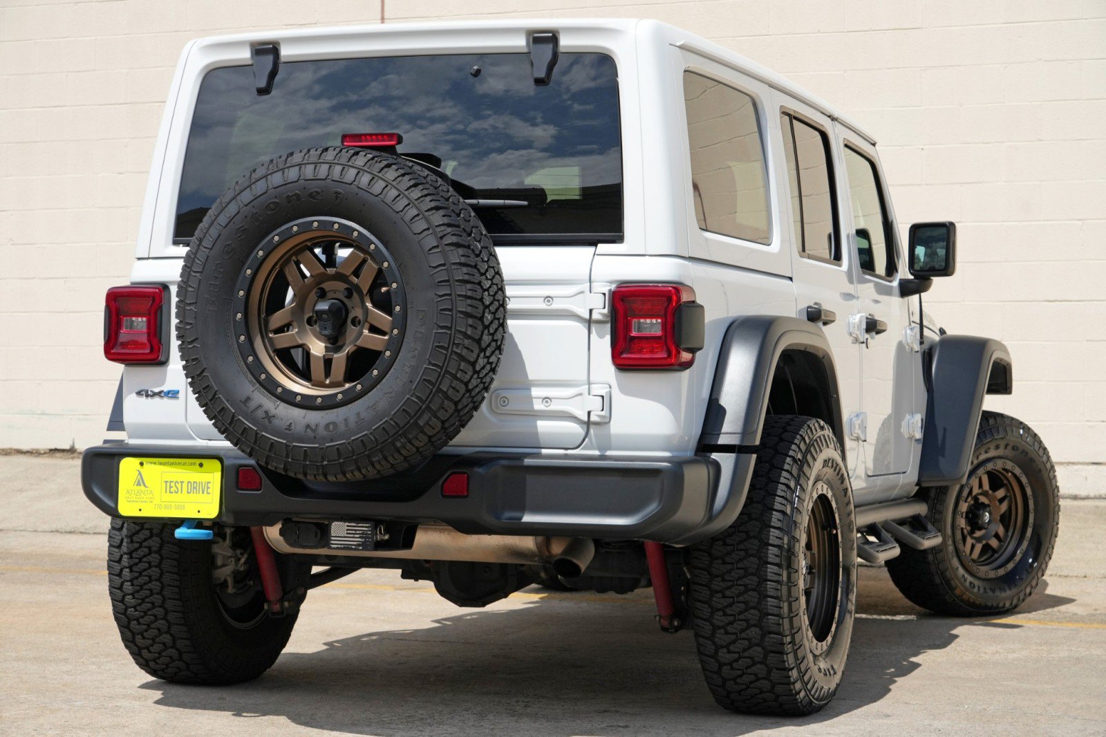 Used 2022 Jeep Wrangler Unlimited Rubicon 4xe w/ Cold Weather Group AWD/4WD image 4