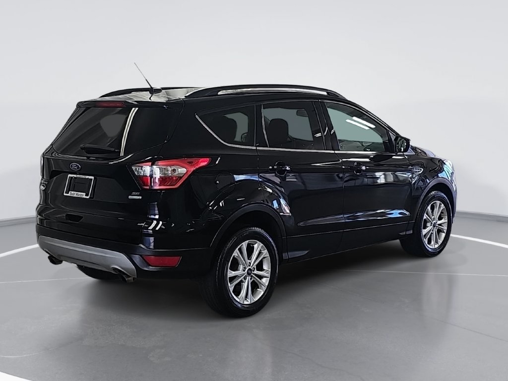 Used 2018 Ford Escape SE FWD image 3