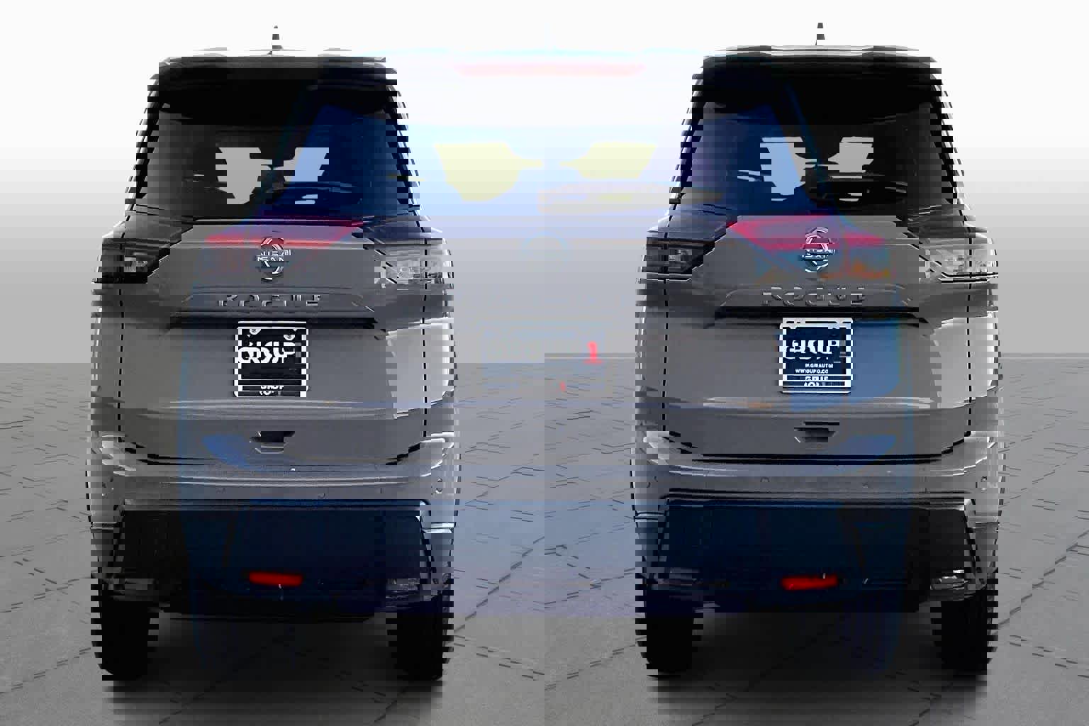 Used 2025 Nissan Rogue SV image 4