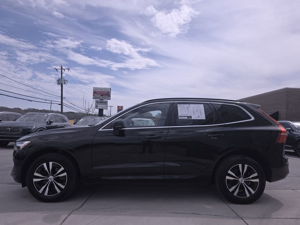 Used 2023 Volvo XC60 B5 Core image 10