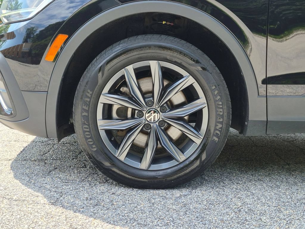 Used 2022 Volkswagen Tiguan SE w/ Panoramic Sunroof Package AWD/4WD image 29