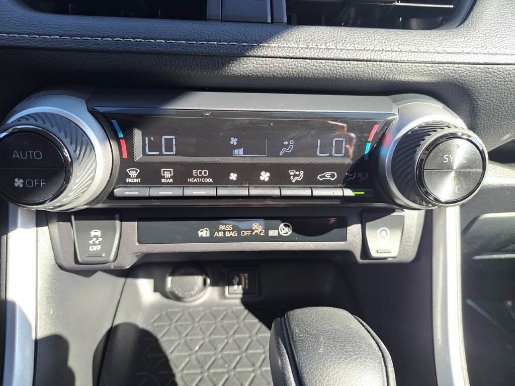 Used 2025 Toyota RAV4 XLE FWD image 16