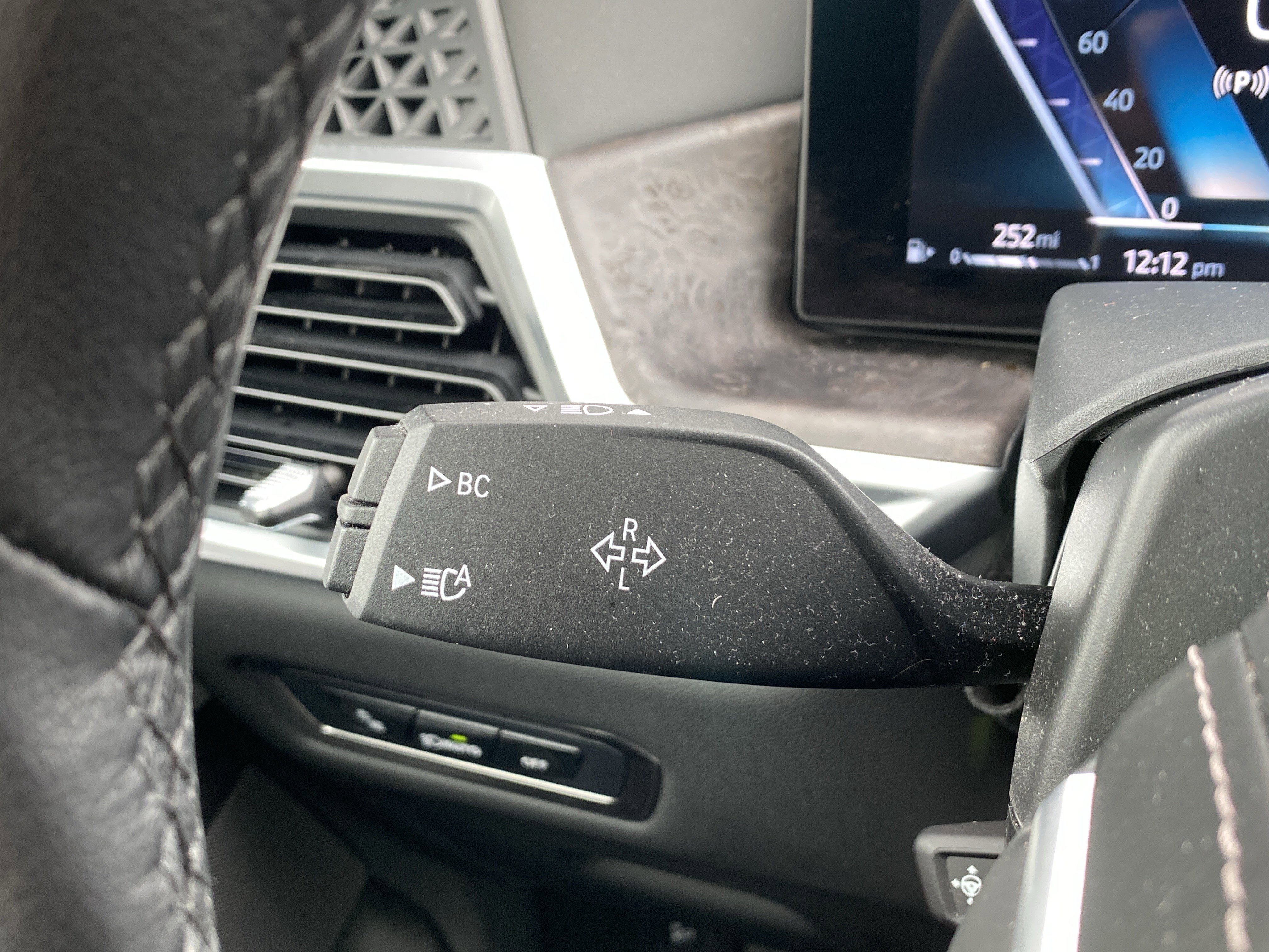 Used 2024 BMW X7 xDrive40i w/ Premium Package image 31