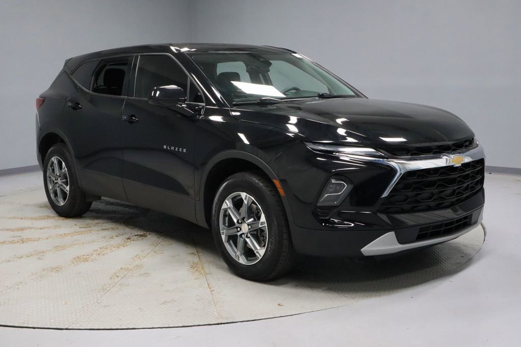 Used 2023 Chevrolet Blazer LT w/ LPO, Floor Liner Package FWD image 1