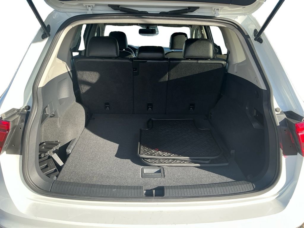 Used 2018 Volkswagen Tiguan SE image 21