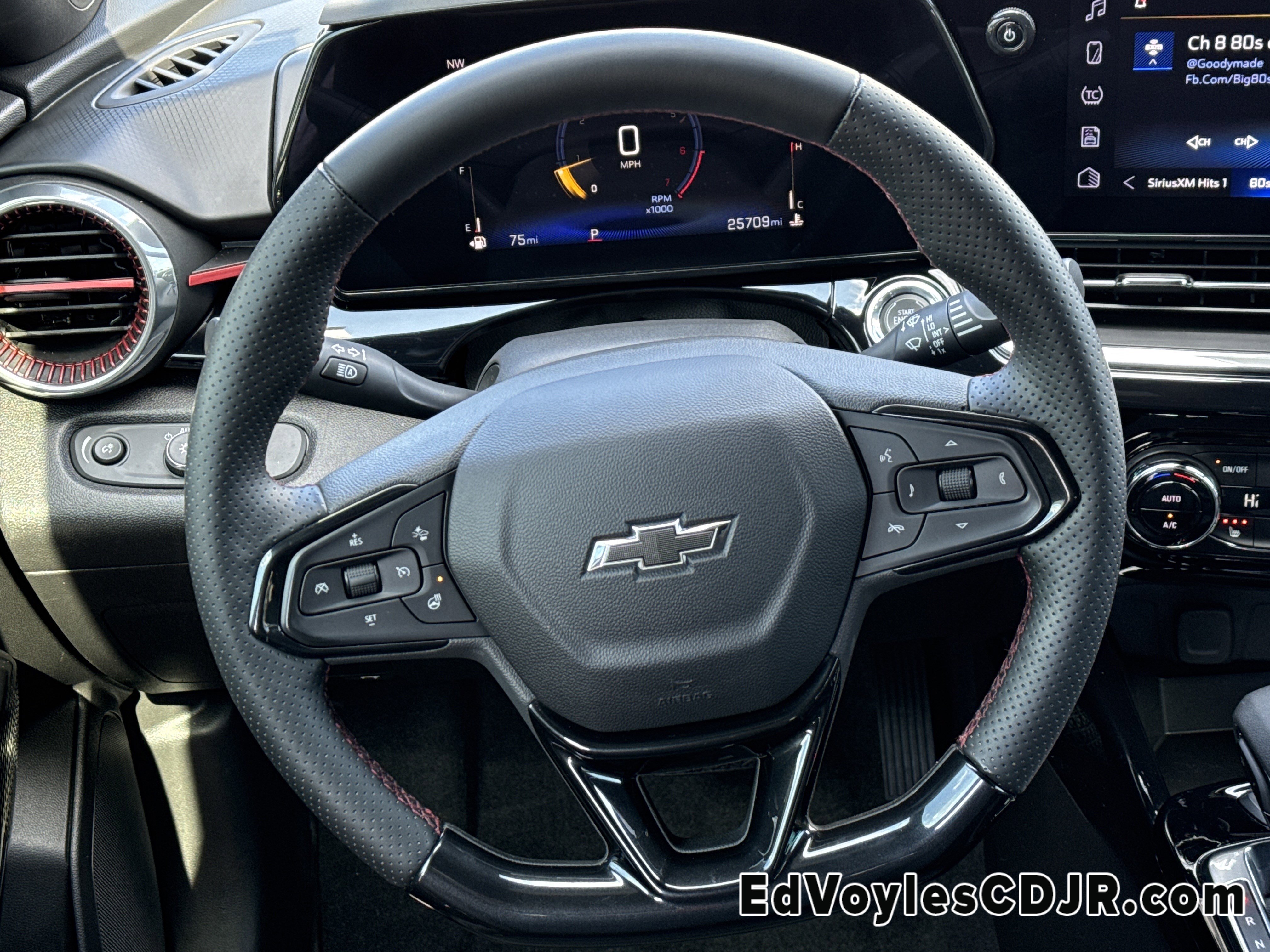 Used 2025 Chevrolet Trax RS w/ Driver Confidence Package image 28