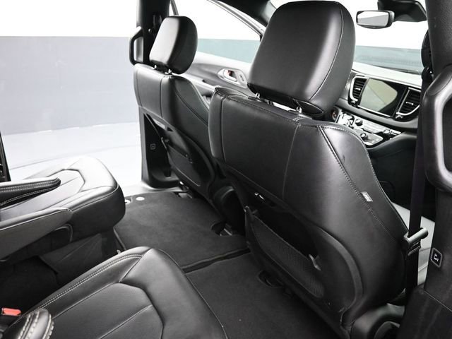 Used 2025 Chrysler Pacifica Select image 22