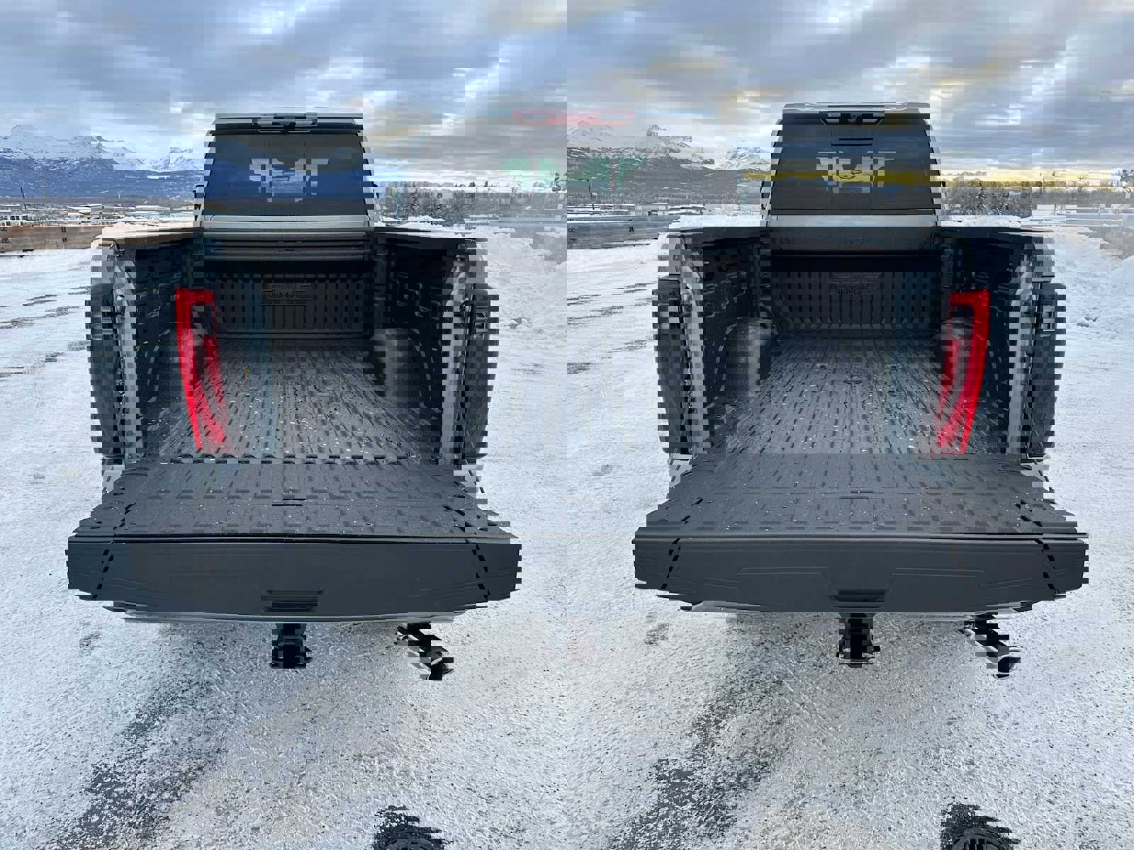 New 2026 GMC Sierra 2500 Denali w/ Denali Reserve Package image 14