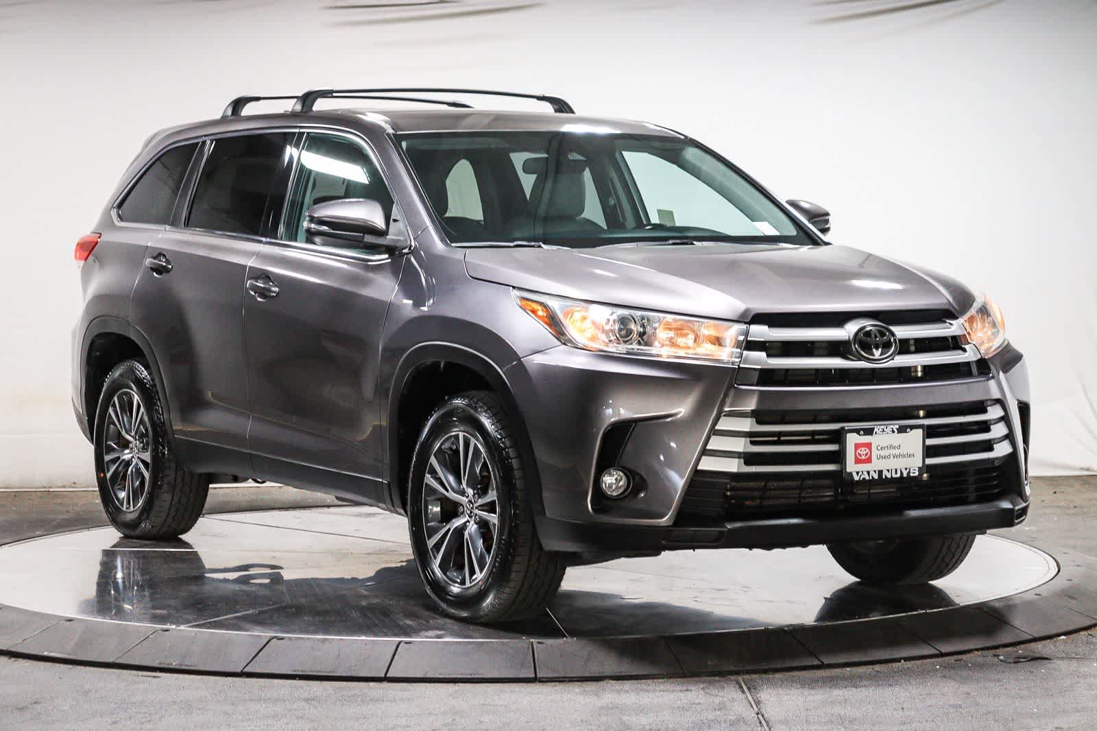 Certified 2019 Toyota Highlander Plus w/ Carpet Mat Package (TMS) FWD image 5