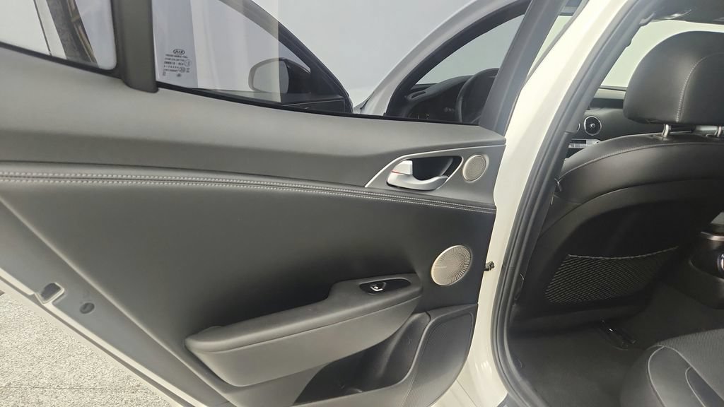 Used 2021 Kia Stinger GT1 image 18