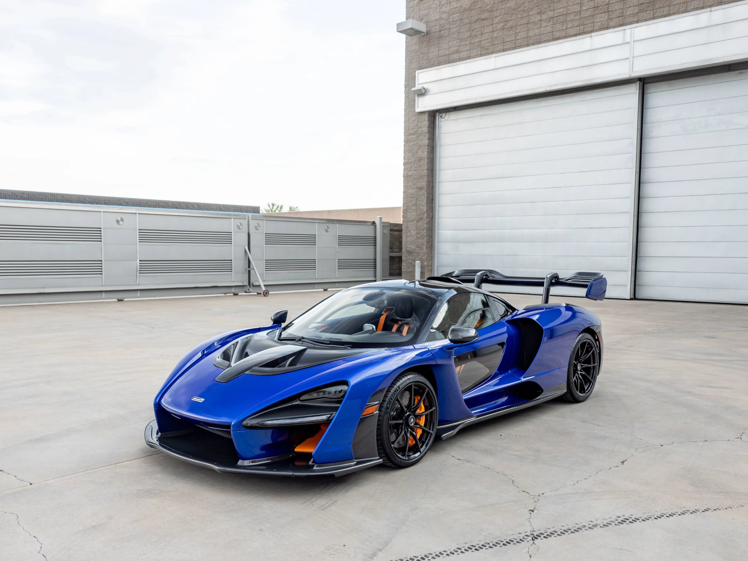 Used 2019 McLaren Senna RWD image 23
