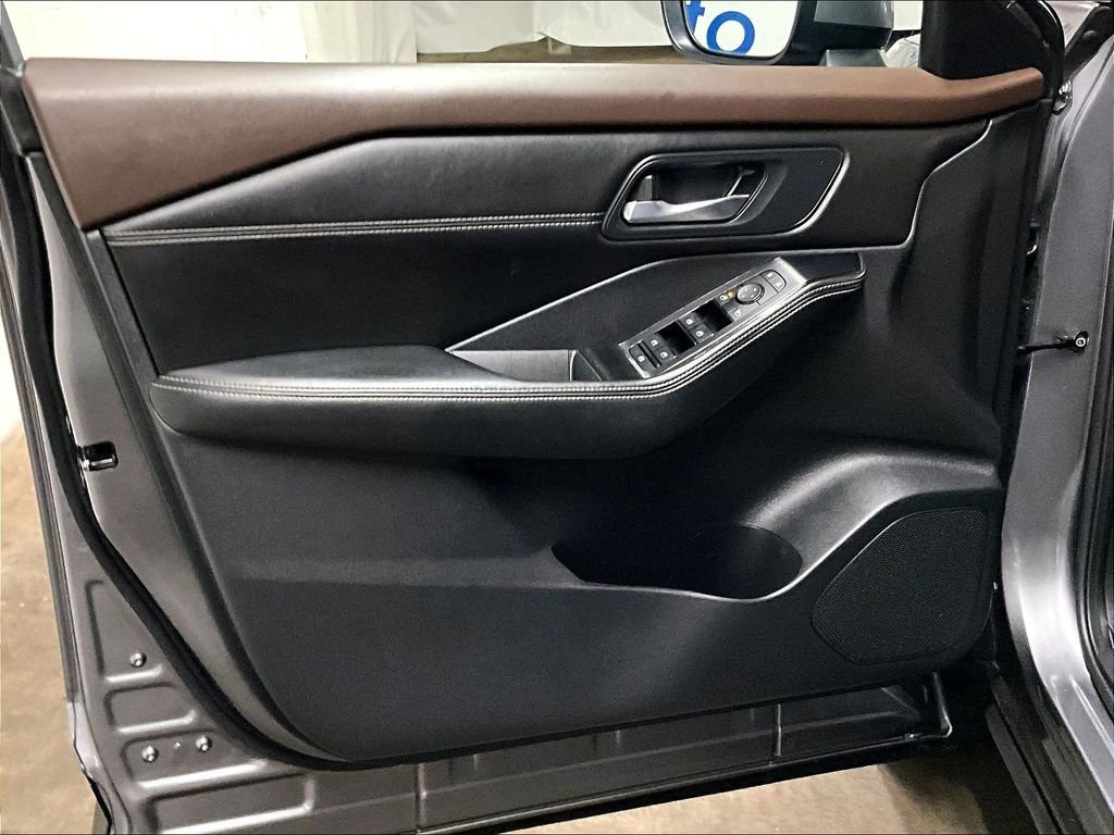 Used 2022 Nissan Rogue SV w/ SV Premium Package AWD/4WD image 9