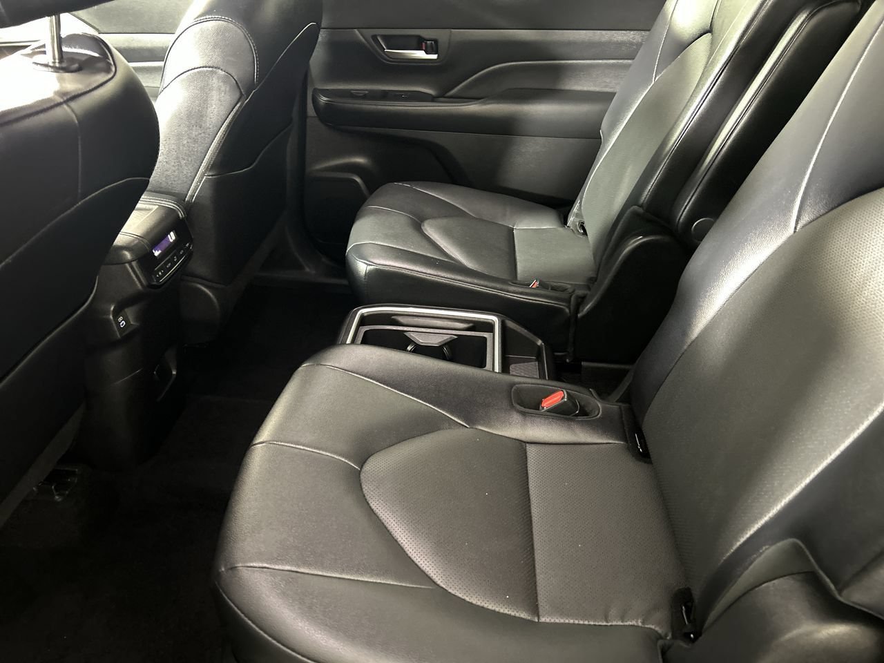 Used 2025 Toyota Grand Highlander AWD image 24