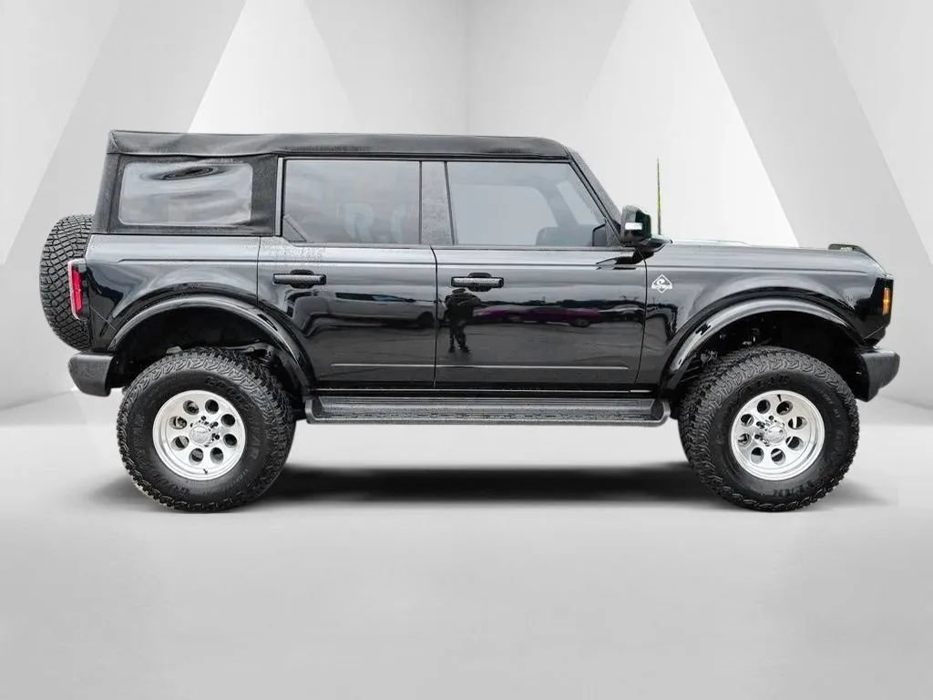 Used 2025 Ford Bronco Outer Banks AWD/4WD image 8