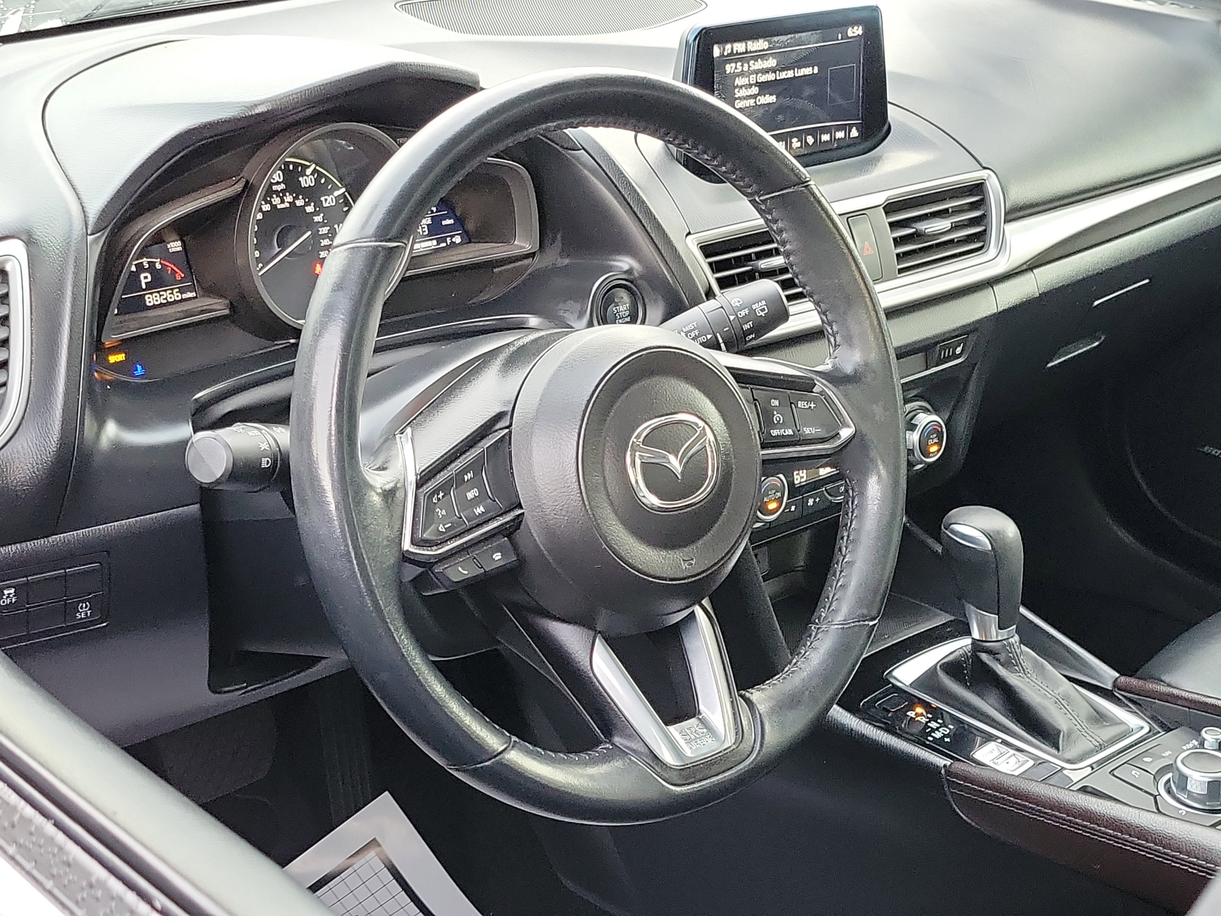 Used 2018 MAZDA MAZDA3 Touring image 7