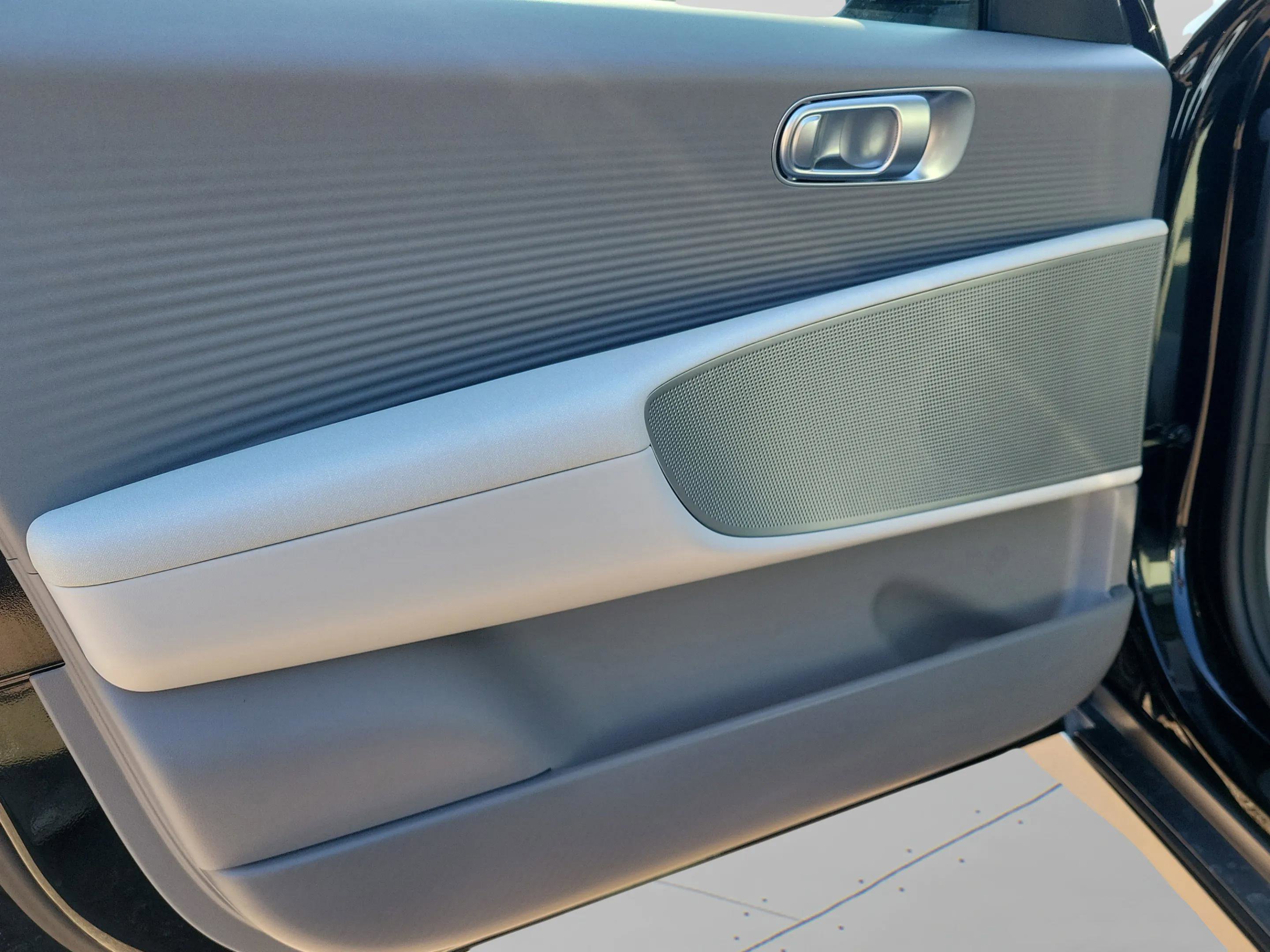 New 2025 Hyundai Ioniq 6 SEL image 17