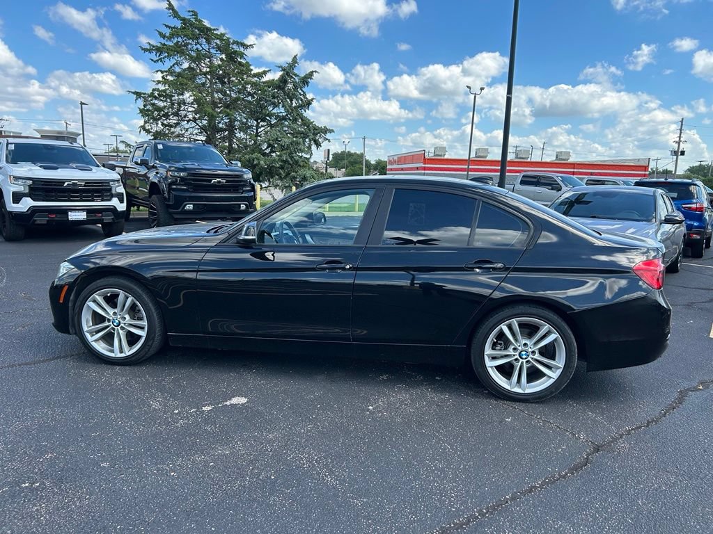Used 2018 BMW 320i Sedan RWD image 6
