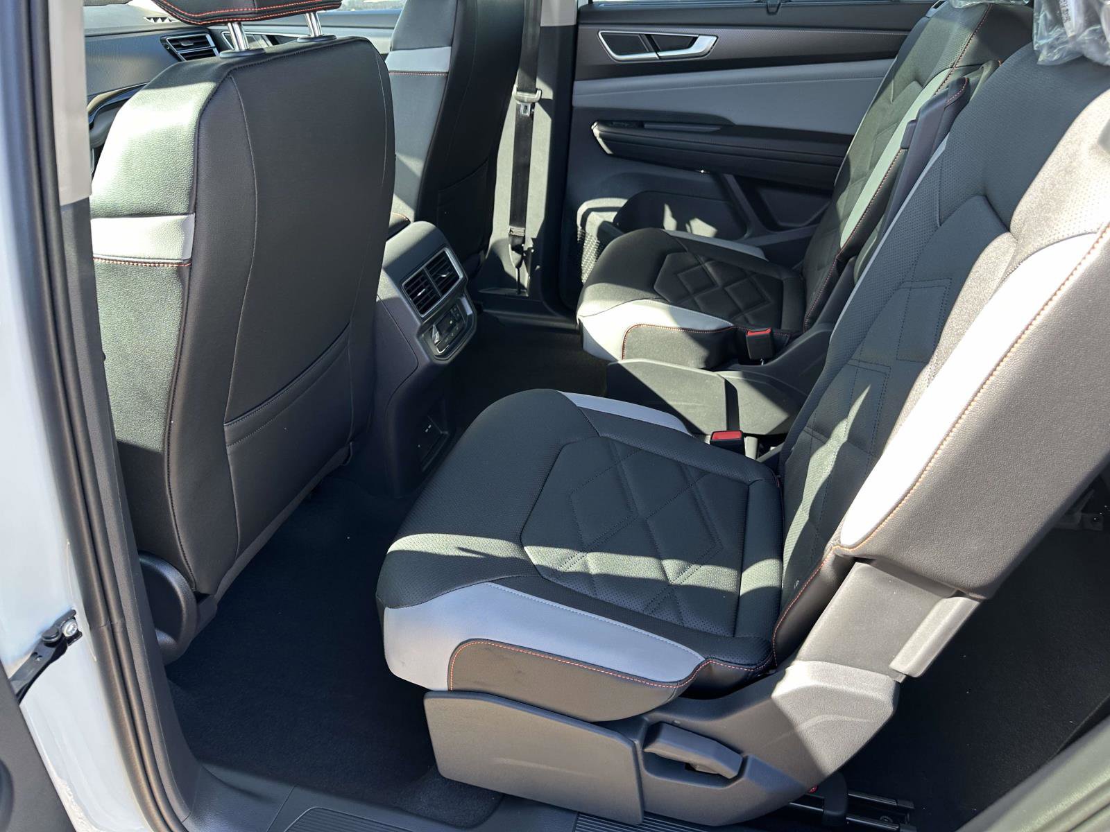 New 2026 Volkswagen Atlas Peak Edition image 11