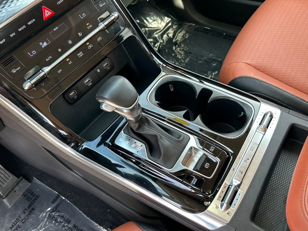 Used 2023 Kia Carnival SX Prestige image 16