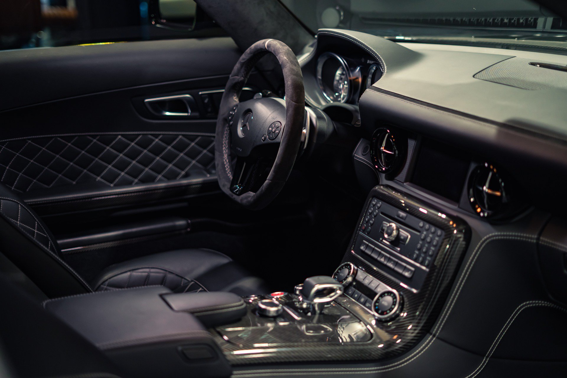 Used 2015 Mercedes-Benz SLS AMG GT Final Edition image 2