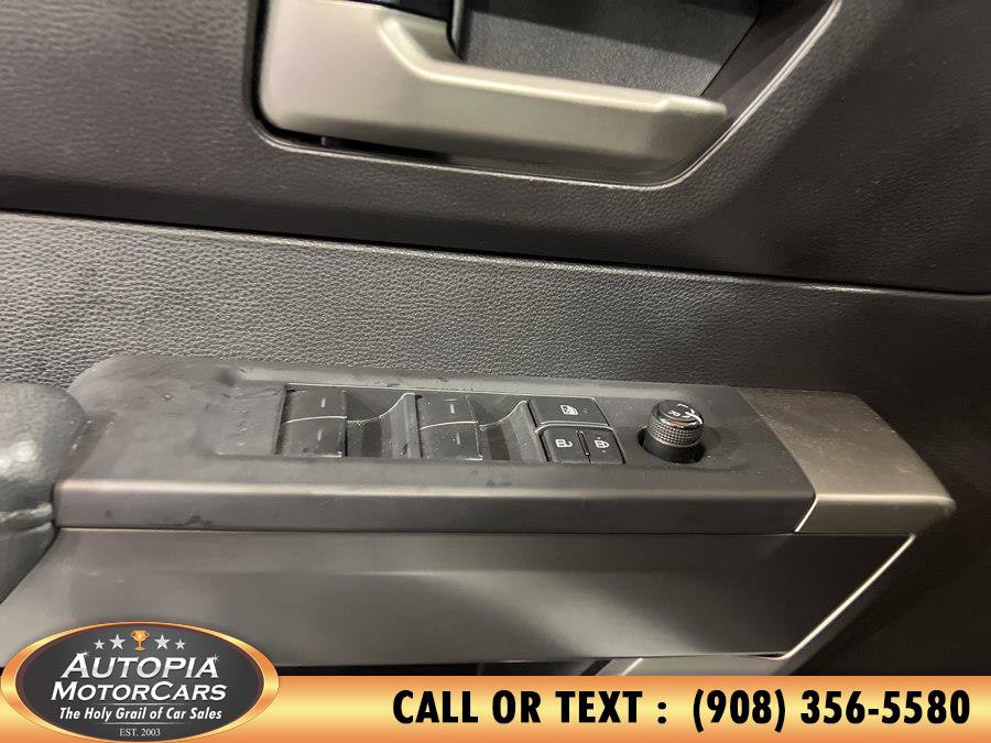Used 2022 Toyota Tundra SR5 w/ SR5 Convenience Package AWD/4WD image 18