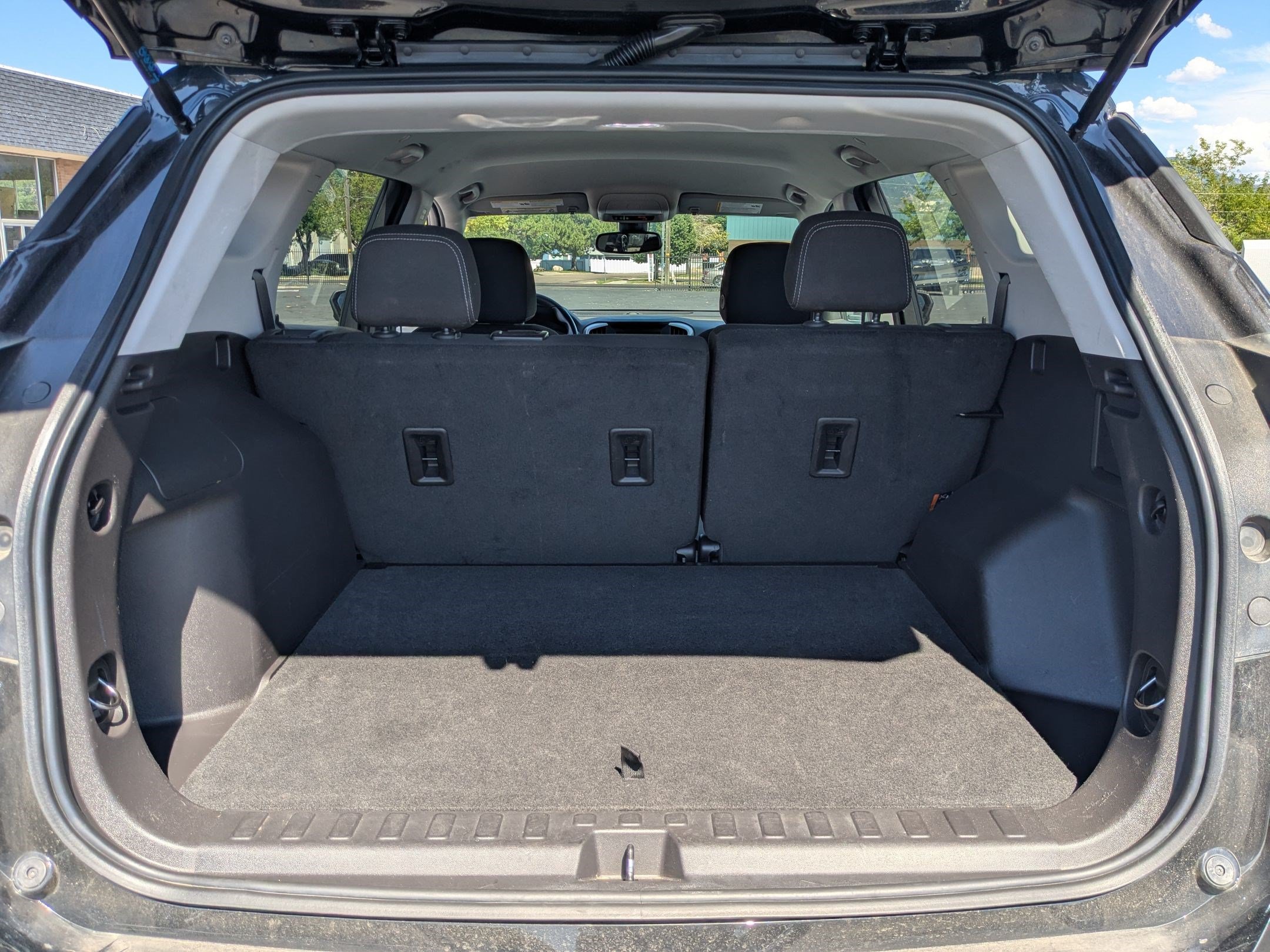Used 2024 GMC Terrain SLE AWD/4WD image 32