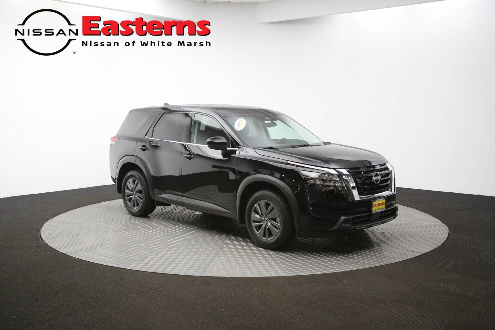 Used 2025 Nissan Pathfinder S image 73