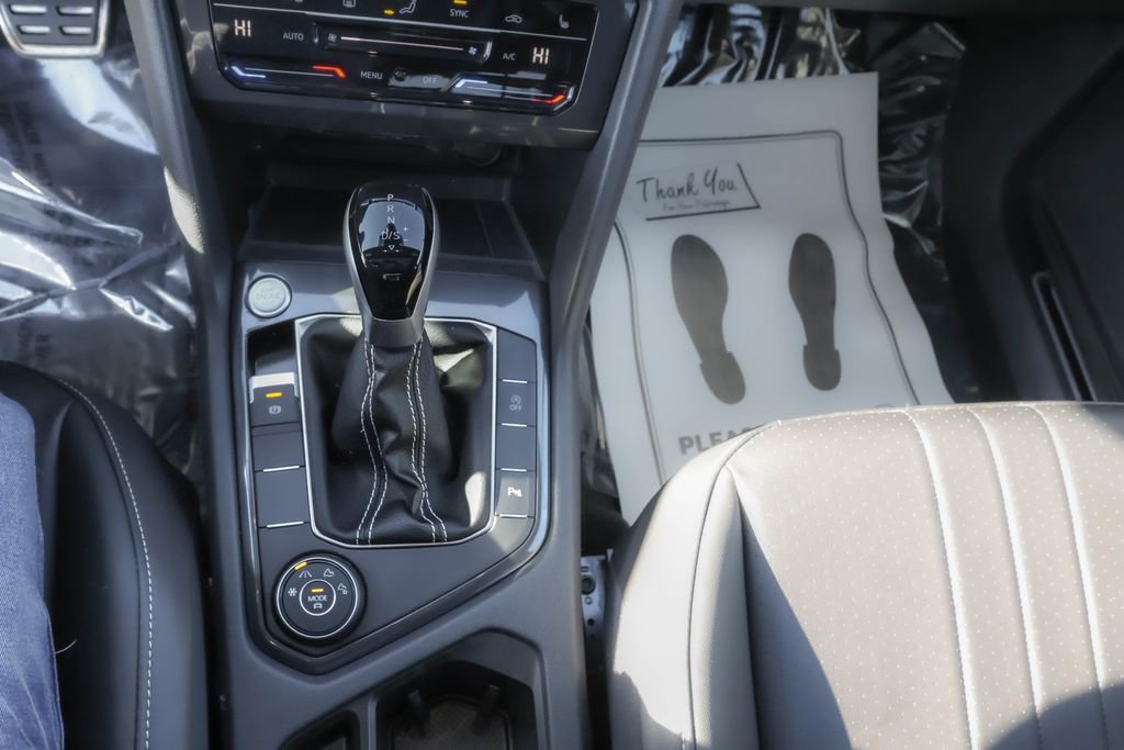 Used 2024 Volkswagen Tiguan SE R-Line image 25