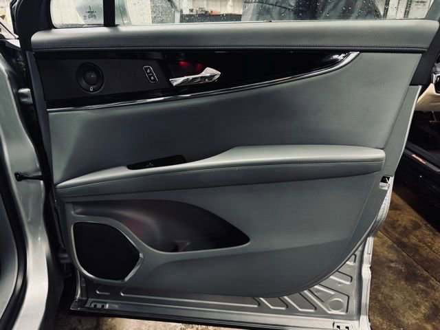 Used 2023 Lincoln Nautilus Reserve w/ Luxury Package image 18