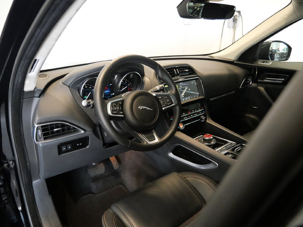 Used 2020 Jaguar F-PACE Prestige AWD/4WD image 13