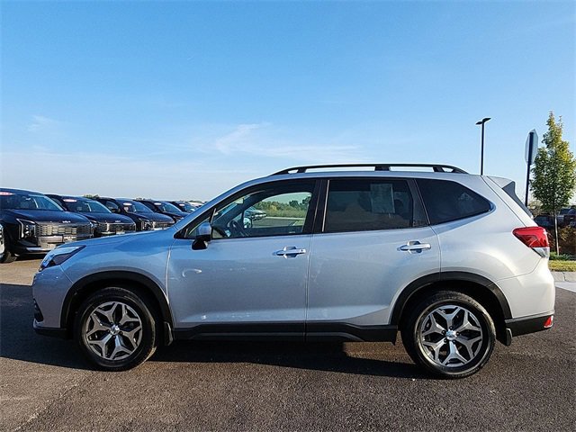 Used 2023 Subaru Forester Premium image 5