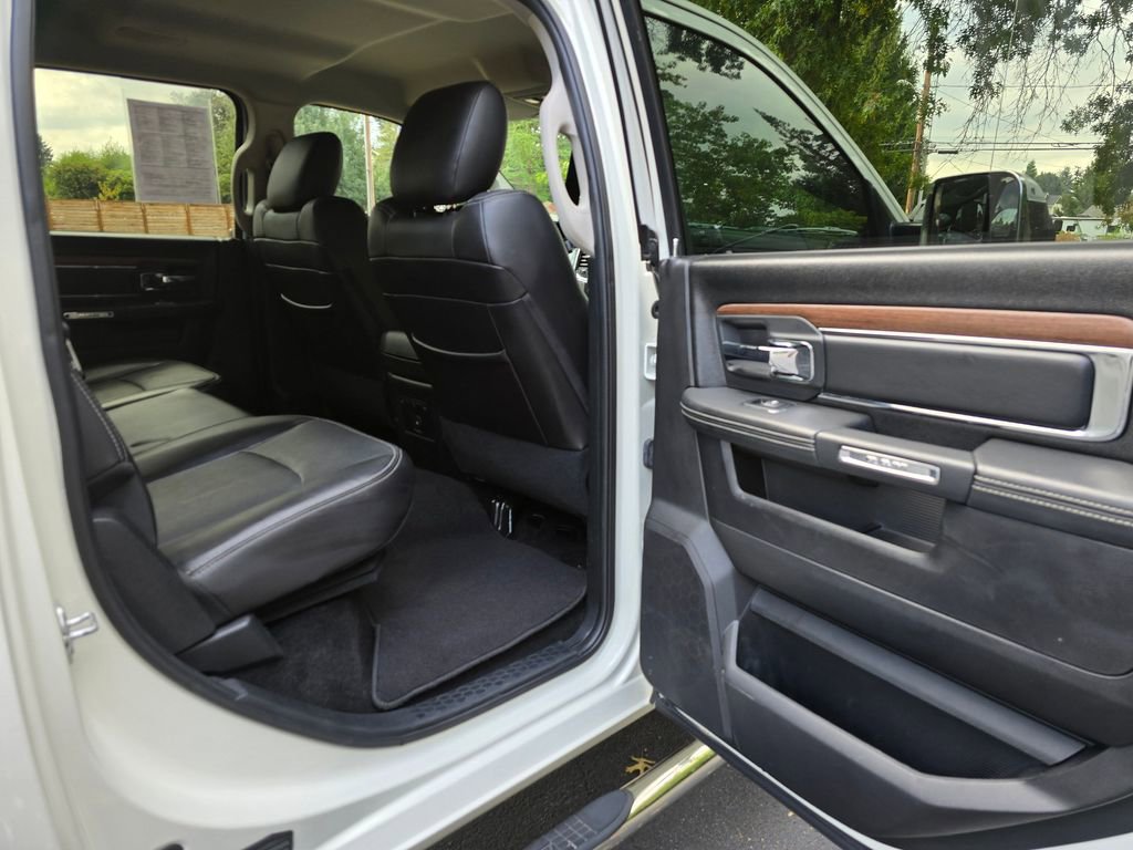 Used 2016 RAM 3500 Laramie w/ Convenience Group AWD/4WD image 16