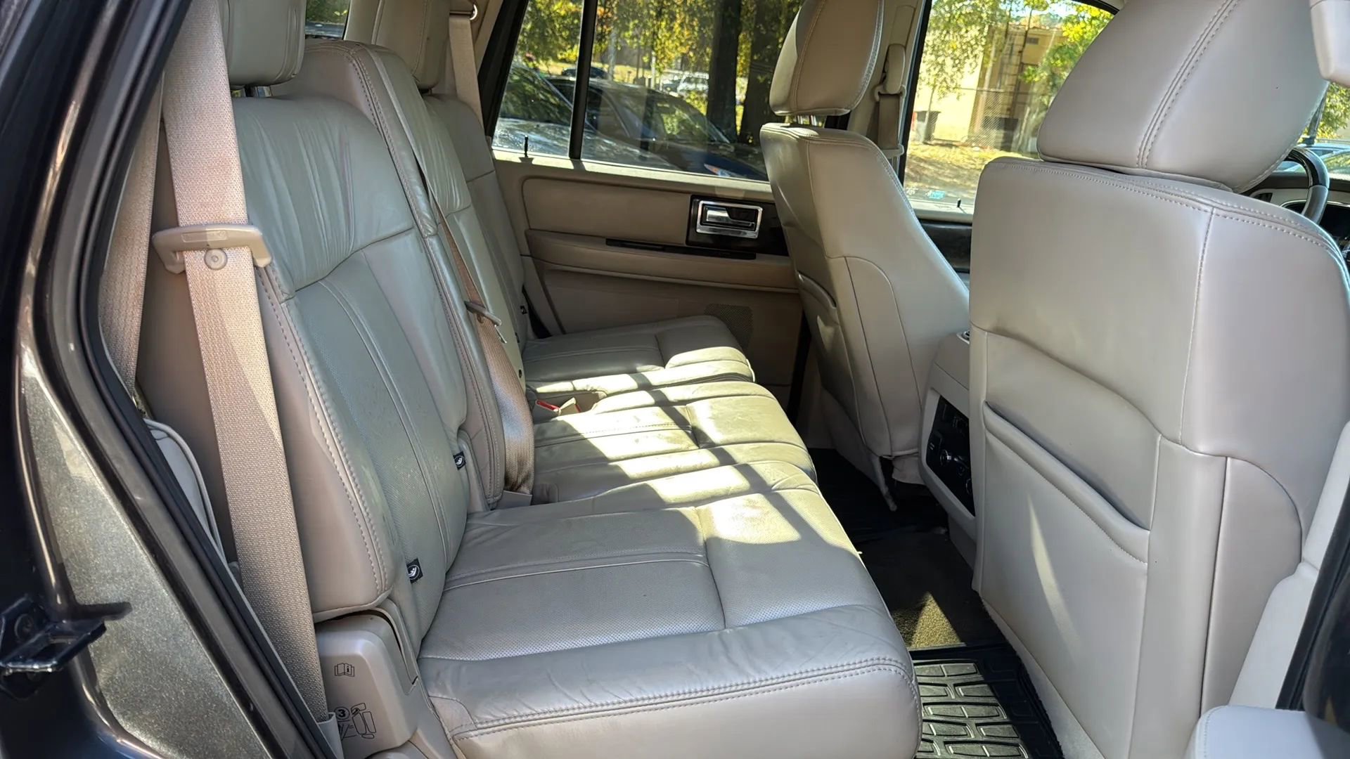 Used 2015 Lincoln Navigator 4WD image 13