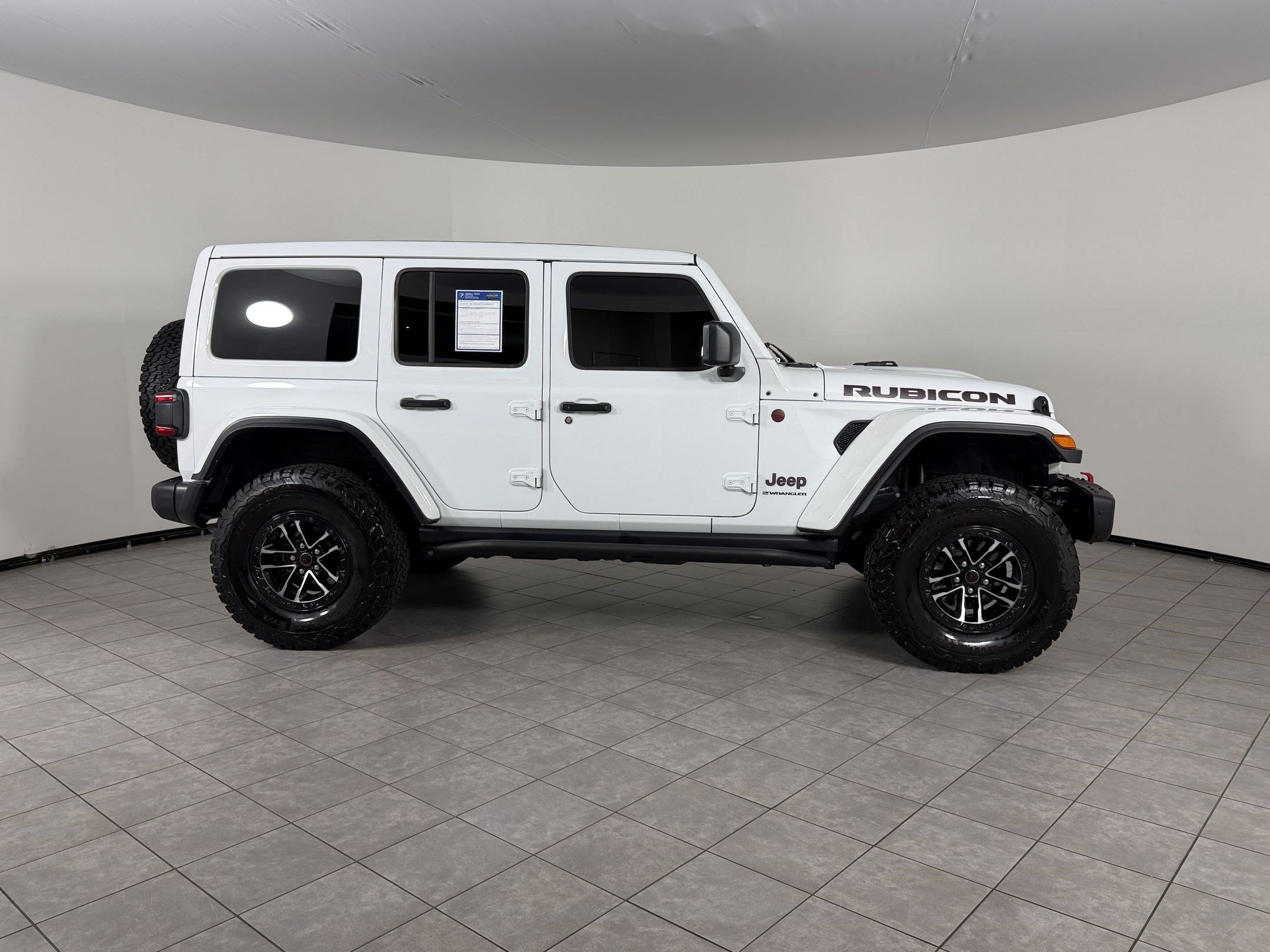 Used 2024 Jeep Wrangler Unlimited Rubicon AWD/4WD image 8