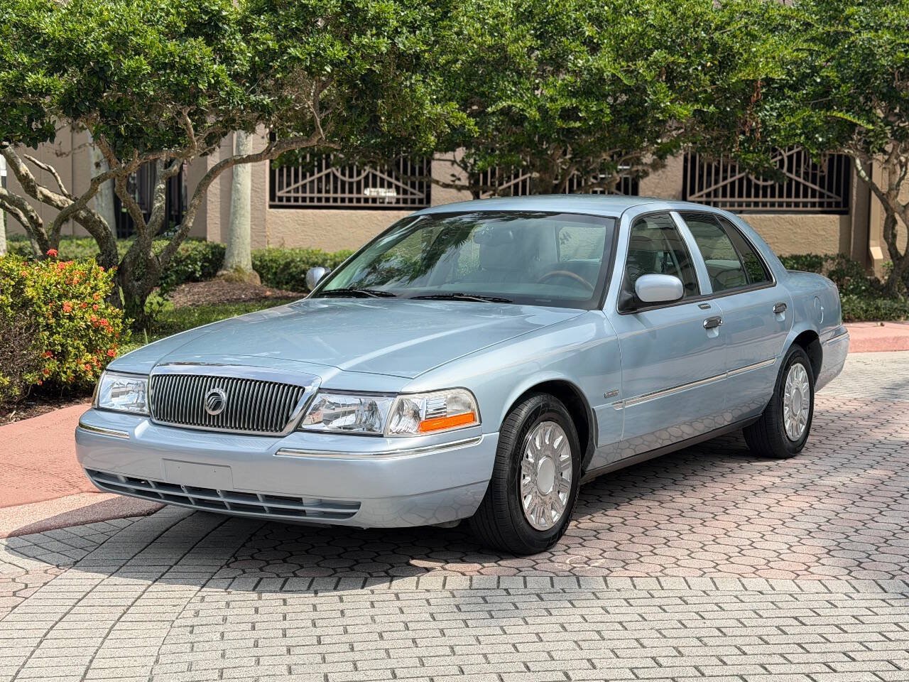 Used 2004 Mercury Grand Marquis LS RWD image 2
